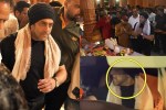 Salman Khan getting angry on Driver after Fan Foot Comes Under the Car