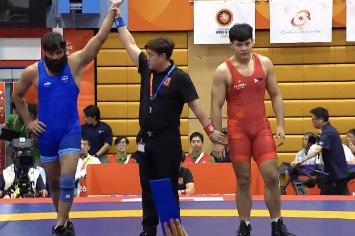 India Sunil Kumar beats Callum Roberts to win bronze medal.