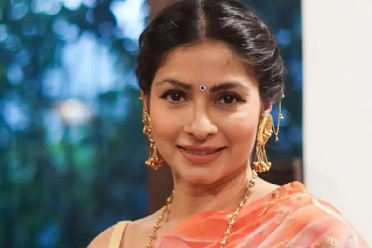 Tanishaa Mukerji post electricity board behaving mafia seeks Fadnavis help