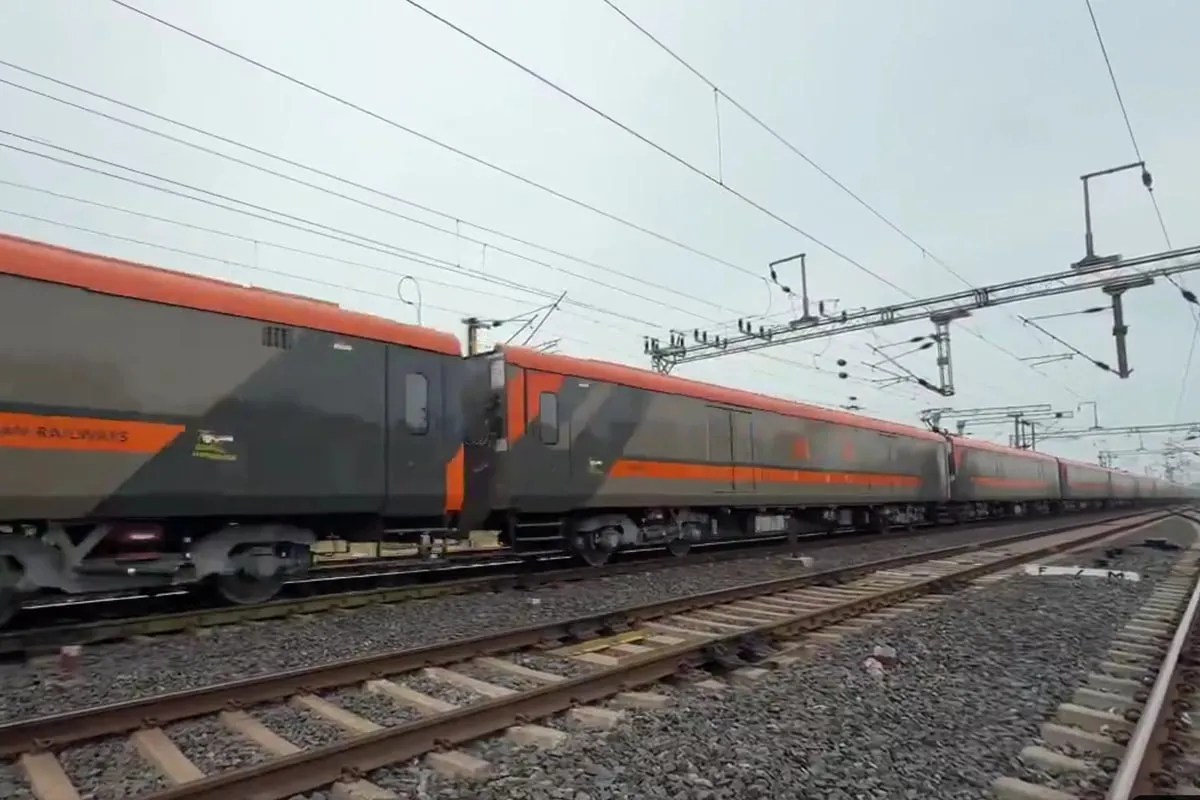 Vande Bharat Freight Train Trial Run at 130 kmph on Ahmedabad-Mumbai Route