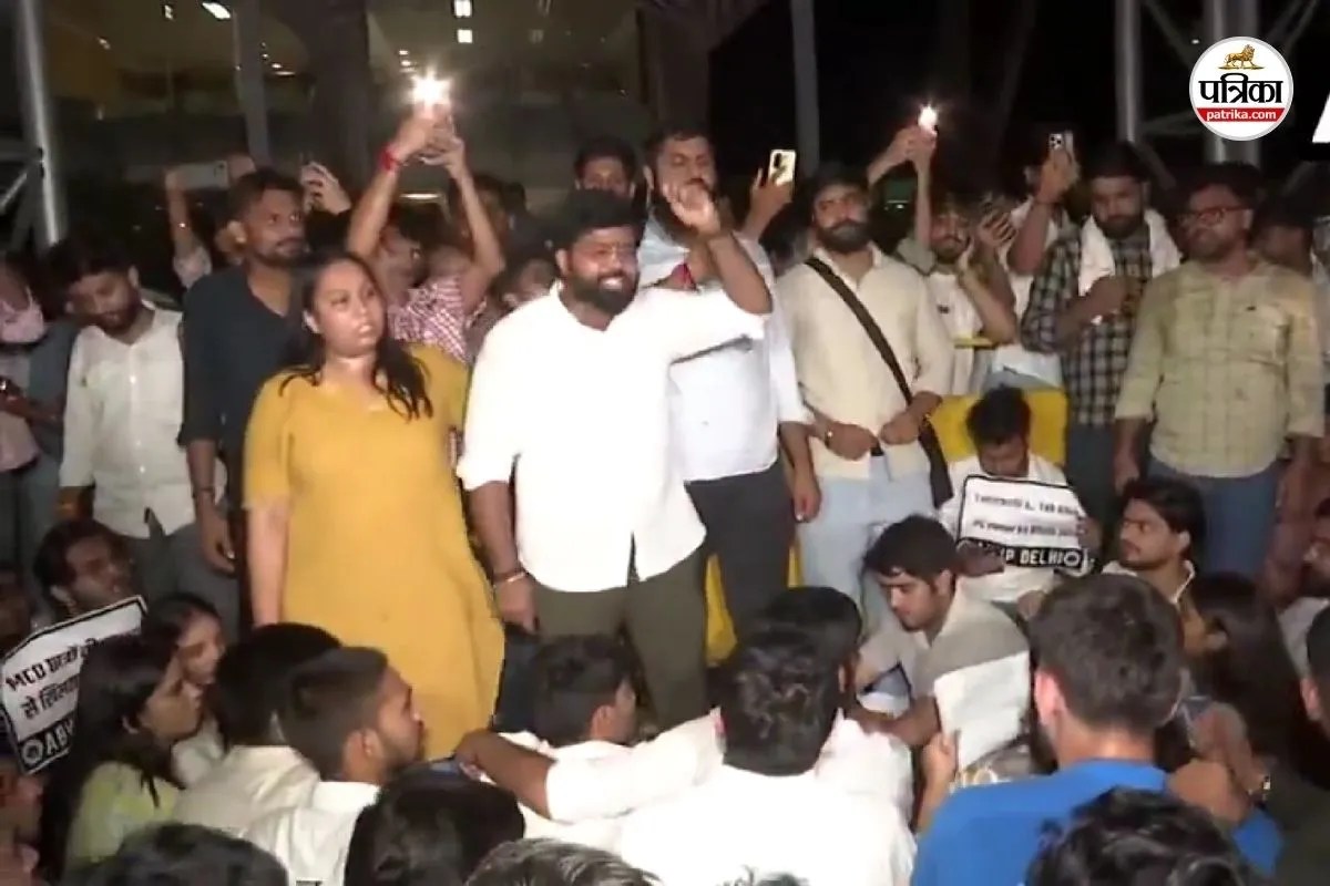 Delhi Satya Niketan Building Collapse