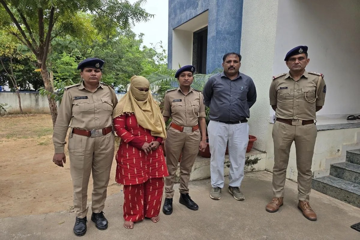 Woman arrested, lover absconding in Prantij manager murder case