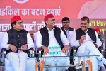 राज्यसभा की दो सीटों से 2027 की बड़ी सियासी पटकथा तक, क्या समाजवादी पार्टी में बदल रहा है परिवार और नेतृत्व का समीकरण (फोटो सोर्स :फाइल Ritesh Singh )