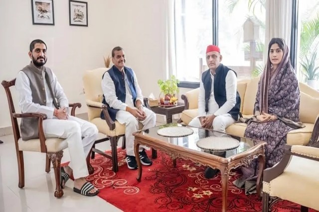 Akhilesh Yadav ,Dimple Yadav