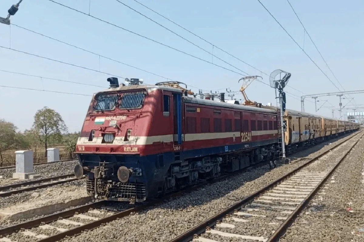 bina rail line work trains cancelled delhi-bengaluru route diversion