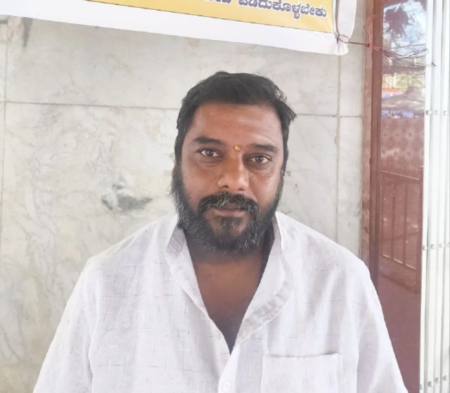 वीरेश लखुंडीमठ, पुजारी