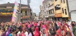 जयकारों से गूंजा मार्ग—बाबा रामदेव की पालना शोभायात्रा में बड़ी संख्या में शामिल महिलाएं और श्रद्धालु।
