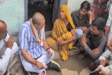 जीतू पटवारी ने प्रभावितों के परिजनों से बात की