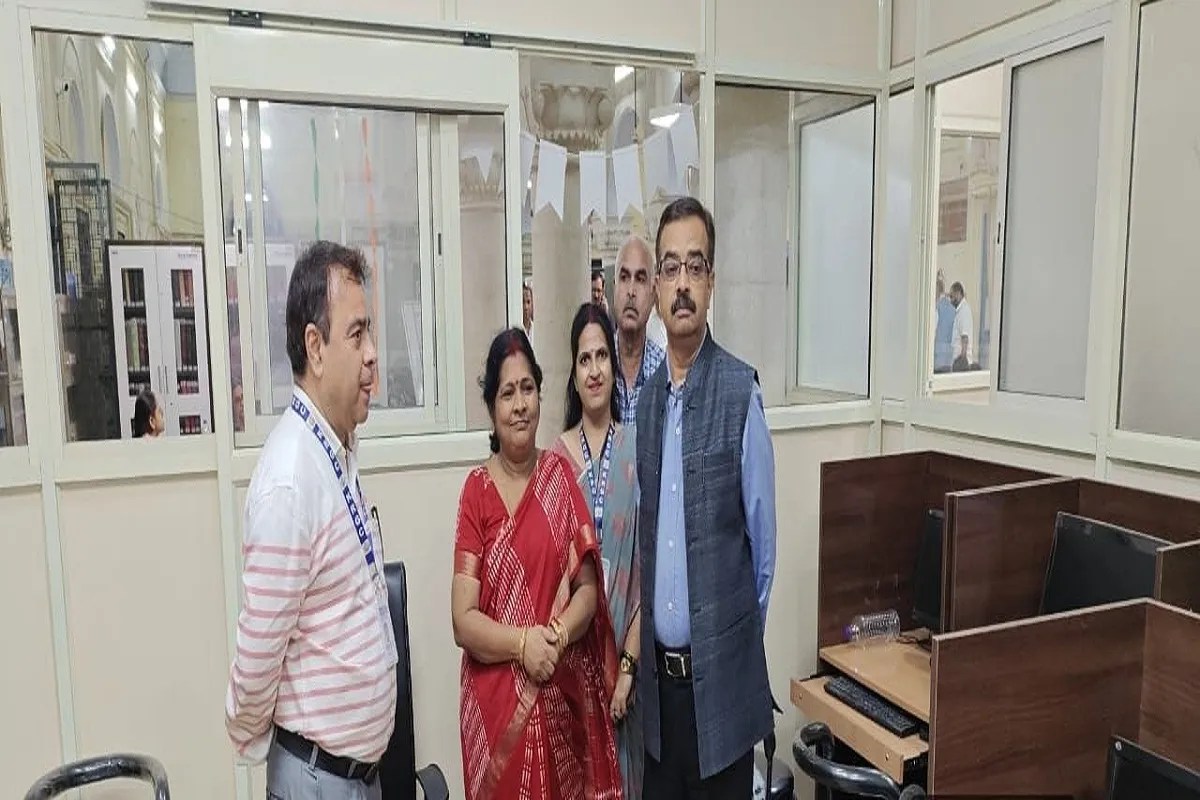 छात्राओं ने अपर सचिव से पूछा- परीक्षा परिणाम समय पर क्यों नहीं आते