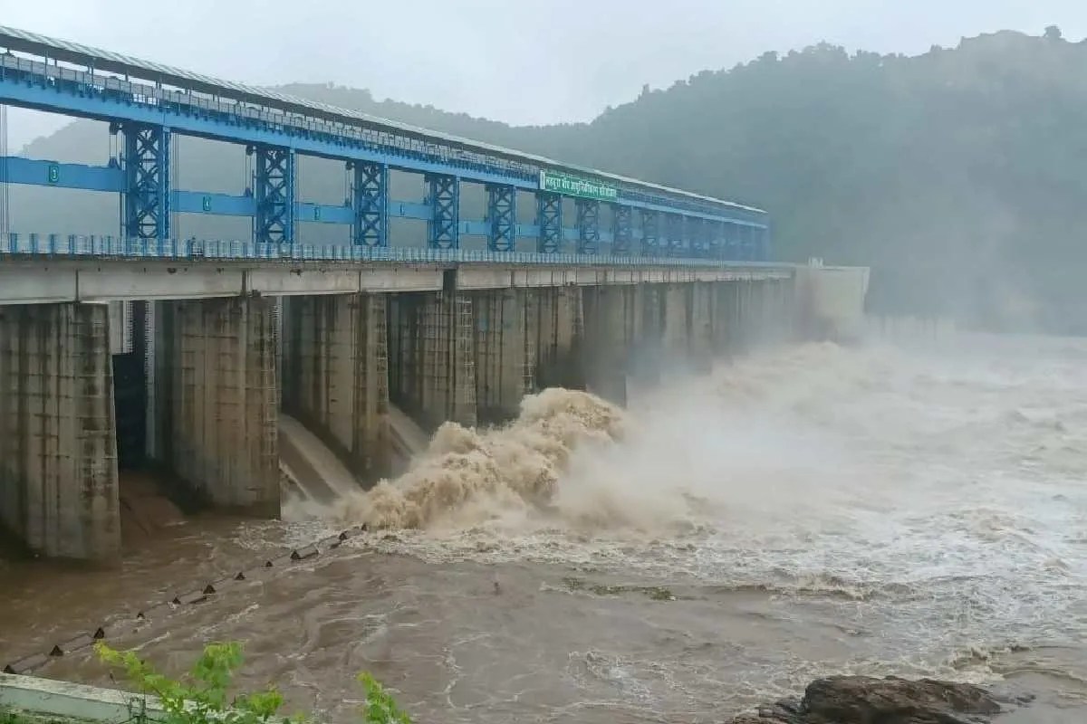 lahchura dam gates open