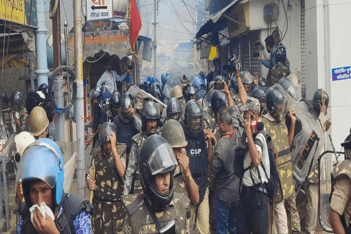 उज्जैन में मस्जिद तोड़ने पर बिफराए लोग, बवाल के बाद कई हंगामाई गिरफ्तार