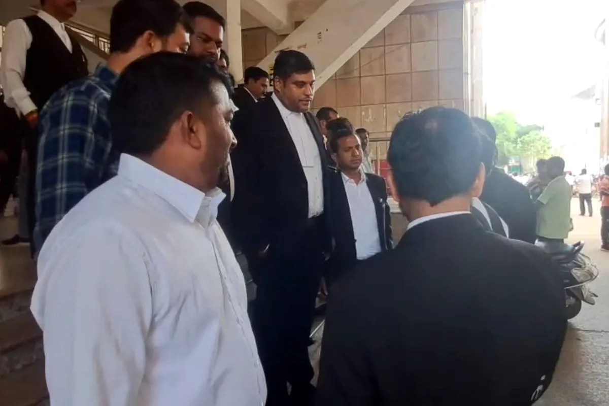 High Court Fake Lawyers