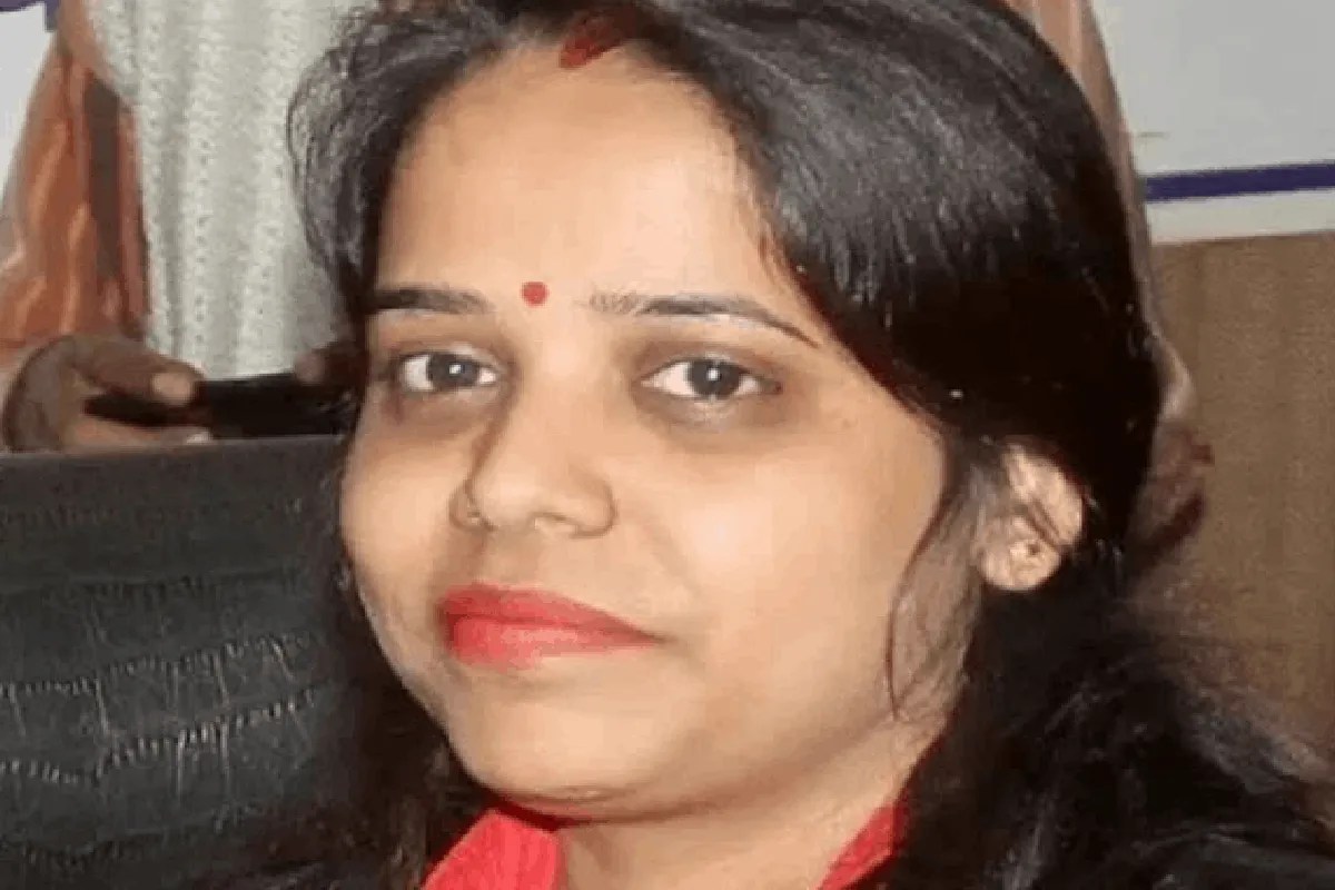 आइएएस नेहा मारव्या के साल में 3 ट्रांसफर : फोटो सोर्स : Neha Marvya facebook