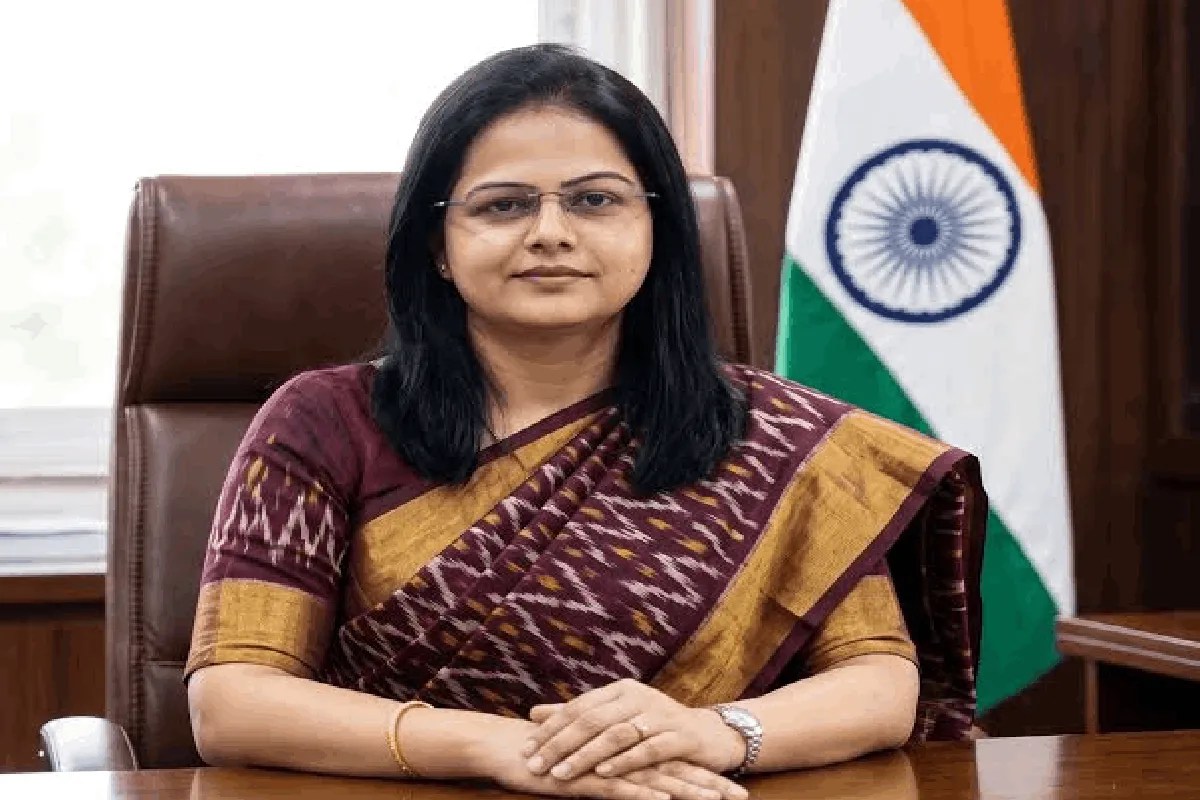 आइएएस निधि निवेदिता