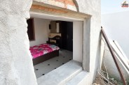 saas and bahu sleep as thieves steal