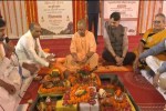 वरुण विहार और नैमिष नगर आवासीय योजनाओं के भूमि पूजन कार्यक्रम के दौरान मुख्यमंत्री योगी आदित्यनाथ।(फोटो सोर्स : Ritesh Singh )