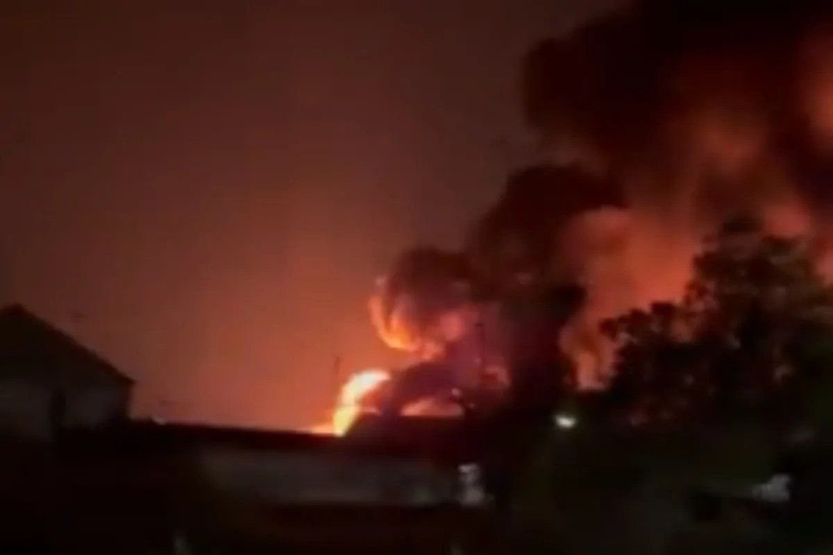 Russian oil depot fire
