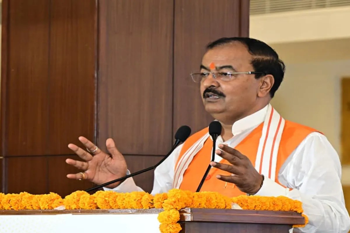 लखनऊ के होटल क्लार्क अवध में आयोजित ‘Eat Right Summit’ को संबोधित करते उपमुख्यमंत्री केशव प्रसाद मौर्य। (फोटो सोर्स : Ritesh Singh )