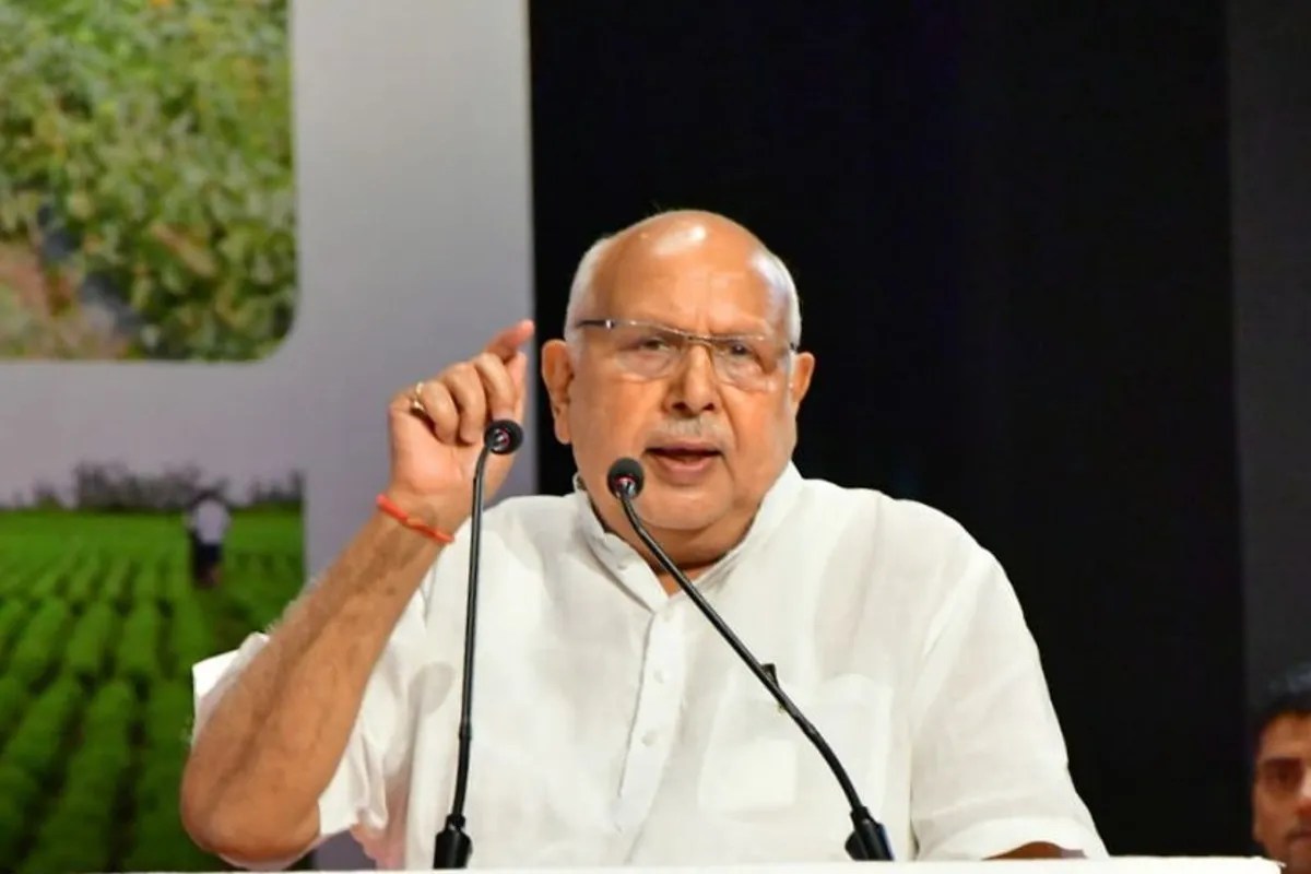 नौ लाख से अधिक किसानों को फसल क्षति की राहत राशि, मुख्यमंत्री योगी आदित्यनाथ ने सौंपी सहायता (फोटो सोर्स :file photo, Ritesh Singh )