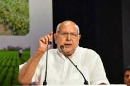 नौ लाख से अधिक किसानों को फसल क्षति की राहत राशि, मुख्यमंत्री योगी आदित्यनाथ ने सौंपी सहायता (फोटो सोर्स :file photo, Ritesh Singh )