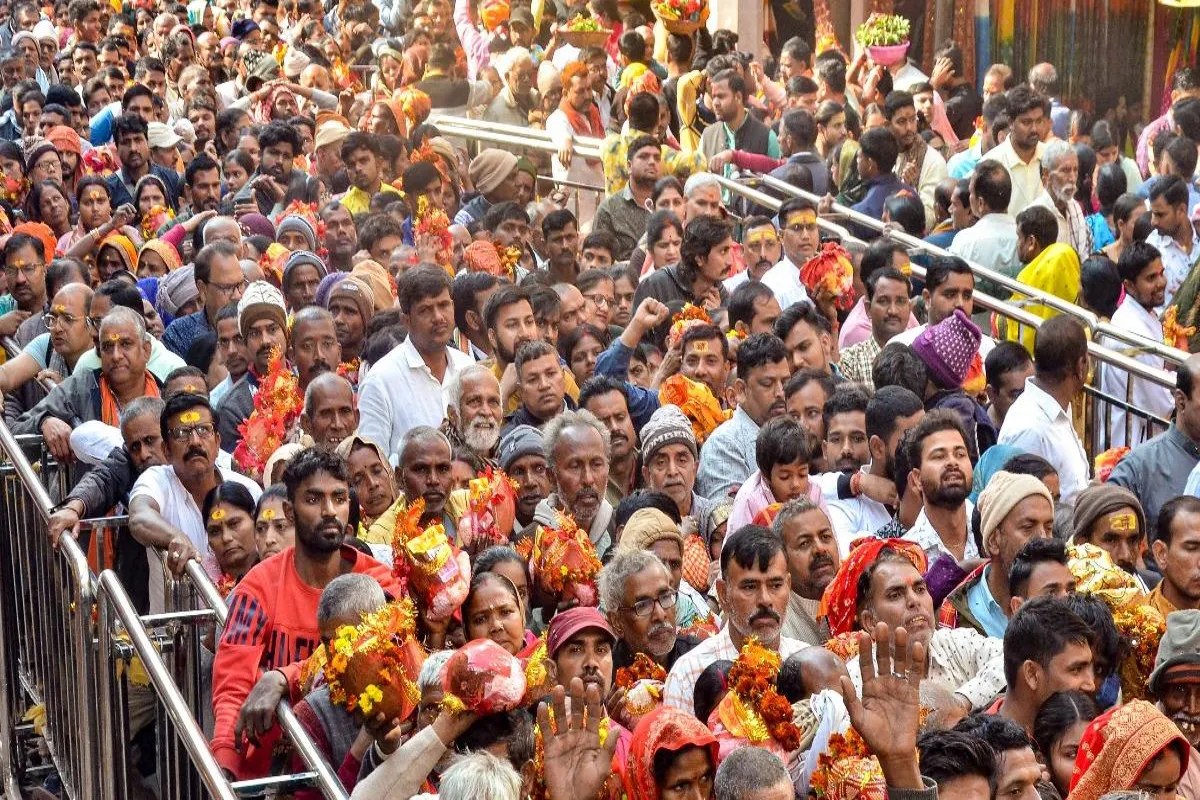 मिर्जापुर में डेढ़ लाख, बलरामपुर में एक लाख और सहारनपुर में 50 हजार श्रद्धालुओं ने किए दर्शन; सुरक्षा व्यवस्था को लेकर प्रशासन सतर्क (फोटो सोर्स : Ritesh Singh )