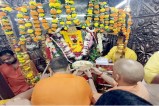 मुख्यमंत्री योगी आदित्यनाथ ने विंध्याचल धाम में मां विंध्यवासिनी के दर्शन-पूजन किए (फोटो सोर्स : Ritesh Singh )