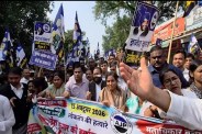 EVM के विरोध में प्रदर्शनकारियों ने पोस्टर दिखाकर ‘EVM हटाओ, बैलेट पेपर लाओ’ की मांग उठाई (फोटो सोर्स : Ritesh Singh )