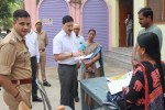 बूथ का औचक निरीक्षण करते जिलाधिकारी राहुल पाण्डेय और पुलिस अधीक्षक अशोक कुमार मीणा (फोटो सोर्स : Ritesh Singh )
