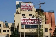अमीनाबाद के अजीत ज्वेलरी शोरूम की सील खुलवाने में कथित अनियमितता का मामला, पेशकार और वरिष्ठ लिपिक पर भी विभागीय कार्रवाई के निर्देश (फोटो सोर्स :file photo, Ritesh Singh )