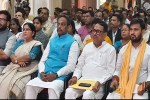लखनऊ स्थित प्रदेश भाजपा मुख्यालय में राष्ट्रीय महामंत्री एवं यूपी प्रभारी विनोद तावड़े ने पार्टी नेताओं और कार्यकर्ताओं के साथ सुनी ‘मन की बात’ (फोटो सोर्स : Ritesh Singh )