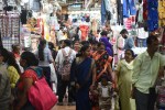 दीपावली की खरीदारी के लिए बाजार सजकर तैयार हैं और इस बार खरीदारी के शौकीनों के लिए ग्रह-नक्षत्रों ने भी शुभ संयोगों की सौगात दी है। दीपावली से पहले 1 नवंबर रविवार को रवि-पुष्यामृत योग का विशेष संयोग बन रहा है। खास बात यह है कि इस दिन सूर्योदय के साथ शुरू होने वाला पुष्य नक्षत्र देर रात तक खरीदारी के लिए शुभ रहेगा।