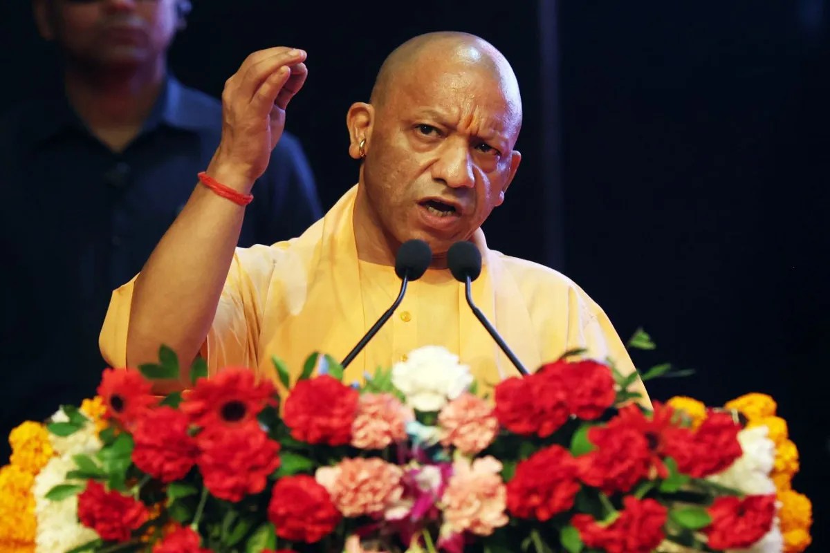 क्षतिग्रस्त खंभे और तार तत्काल ठीक कराने के निर्देश, प्रभावित क्षेत्रों में बिजली आपूर्ति बहाल करने पर जोर (फोटो सोर्स : Ritesh Singh )