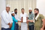 आरक्षण विसंगति दूर करने की मांग को लेकर अभ्यर्थियों ने घेरा आवास, ज्ञापन सौंपकर मांगा न्याय; बोले-पात्र अभ्यर्थियों के साथ नहीं होने देंगे अन्याय (फोटो सोर्स : Ritesh Singh )
