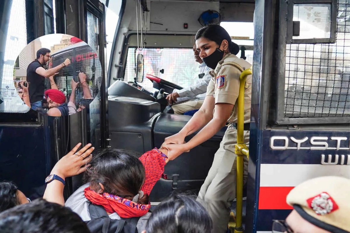 Aditya Thackeray protest