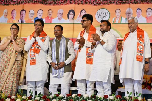 Amethi Rebel SP MLAs Join BJP