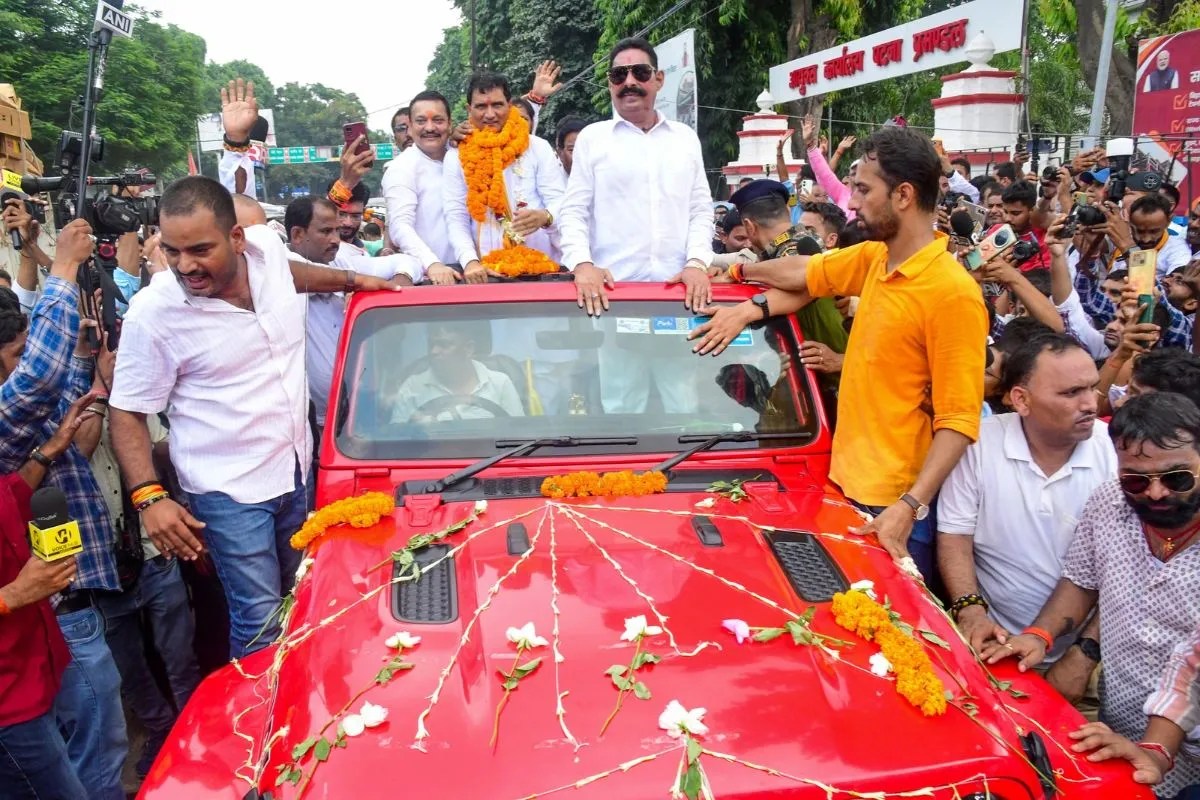 Bihar Anant Singh News : अनंत सिंह के बाद पत्नी नीलम देवी पर भी एक्शन, सरकार ने सरकारी आवास खाली करने का दिया आदेश