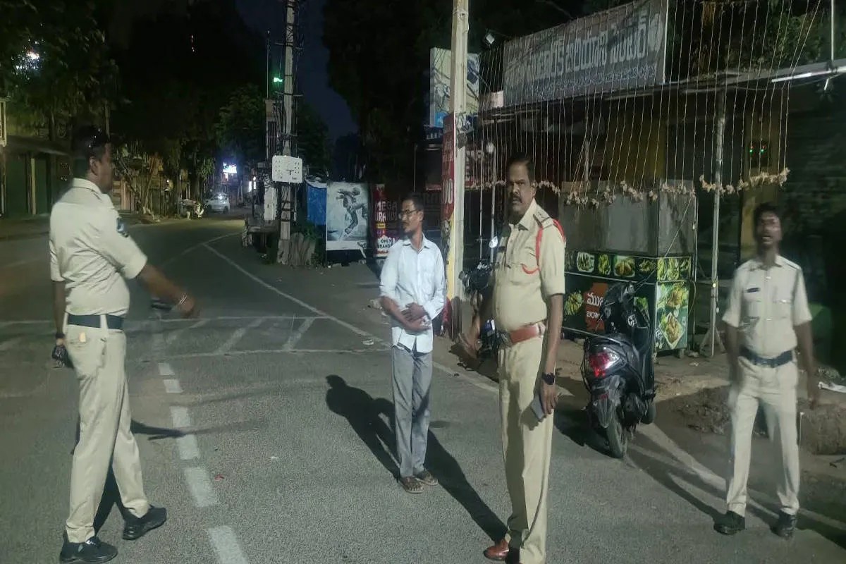 Andhra News: रात होते ही आसमान से बरसने लगते हैं पत्थर, पुलिस और 20 युवाओं की निगरानी भी फेल, अब दहशत में पूरा गांव