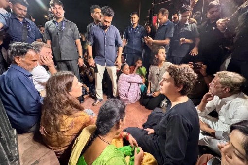Rahul and Priyanka at india gate