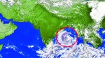 बंगाल की खाड़ी में उठे अर्नब चक्रवात के प्रभाव से बालोद जिले में मौसम बदल गया है। मौसम विभाग की ऑरेंज अलर्ट की चेतावनी के बाद जिला प्रशासन अलर्ट पर है। धान कटाई अंतिम चरण में होने से किसानों की चिंता बढ़ गई है। खेतों और खलिहानों में रखी कटी फसल को बचाने के लिए किसान त्रिपाल से धान ढकने और उपज सुरक्षित स्थानों पर पहुंचाने में जुटे हैं।