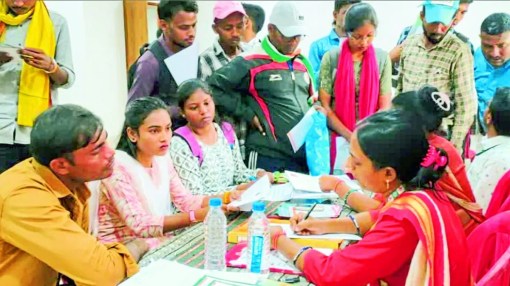बालोद जिला रोजगार कार्यालय के आंकड़ों के अनुसार 69 हजार शिक्षित बेरोजगारों का पंजीयन है। पिछले तीन वर्षों में जिले में 23 रोजगार मेले आयोजित किए गए, जिनमें 513 युवाओं का चयन हुआ।