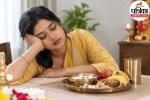 व्रत के दौरान सुस्ती और थकान महसूस करती हुई महिला