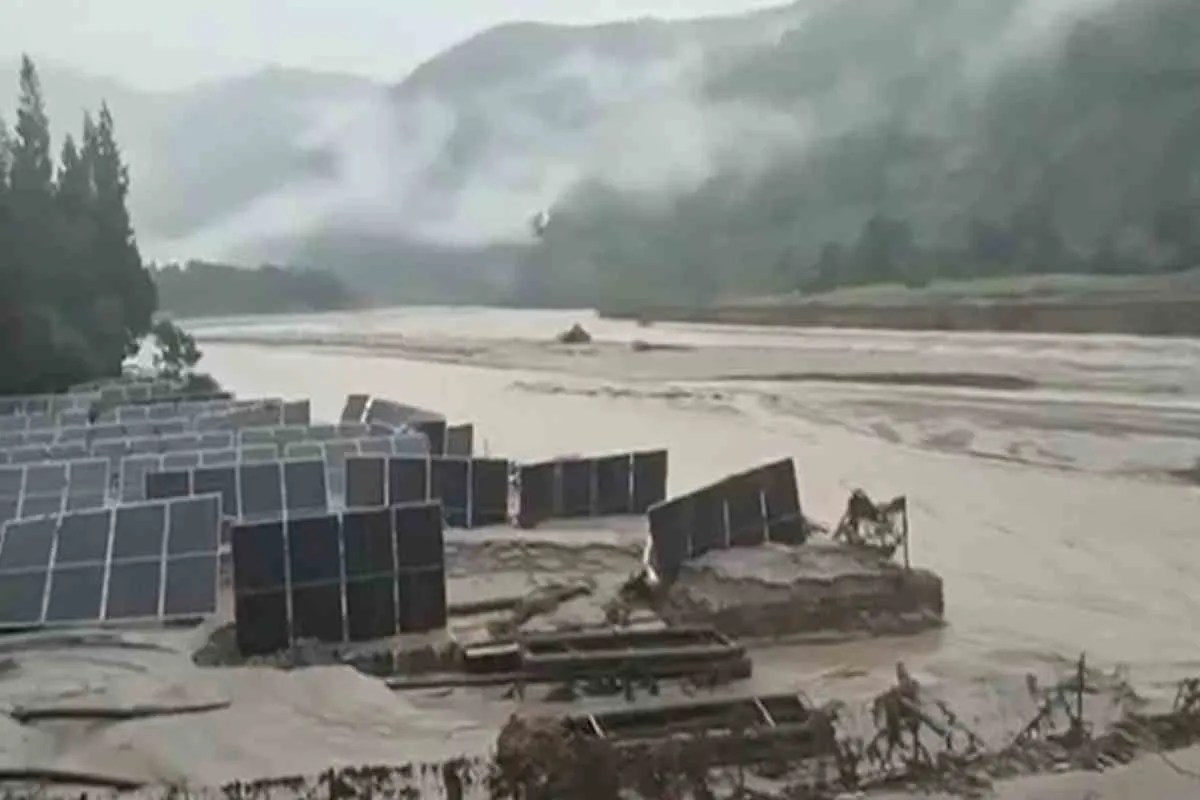 भूटान में ग्लेशियर झील के फटने से बाढ़ का अलर्ट, उत्तर बंगाल में 12,000 लोगों को सुरक्षित स्थानों पर पहुंचाया गया