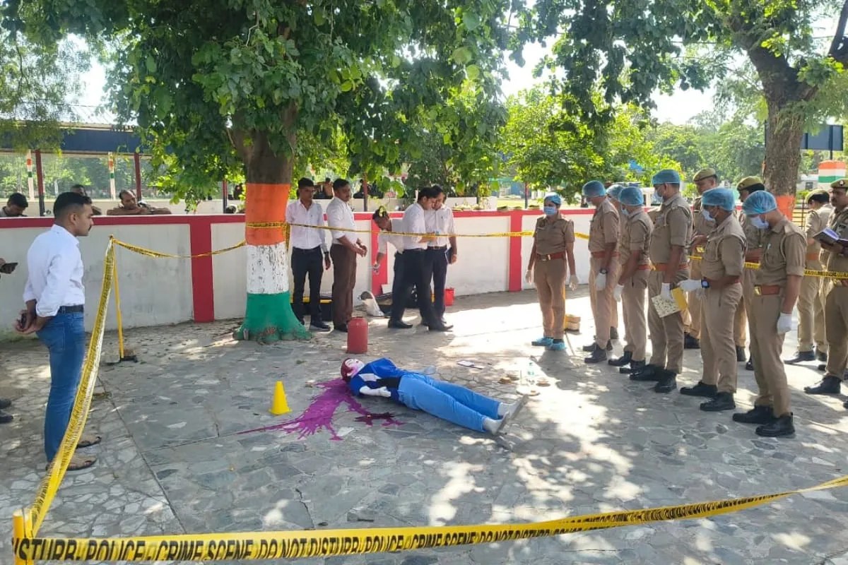 पुलिस कर्मियों को दिया गया प्रशिक्षण, फोटो सोर्स- जालौन पुलिस