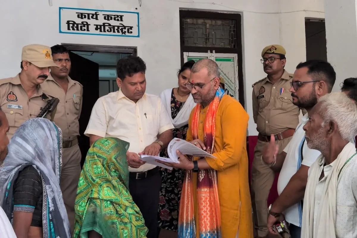 सिटी मजिस्ट्रेट से शिकायत, फोटो सोर्स- नर सेवा नारायण सेवा
