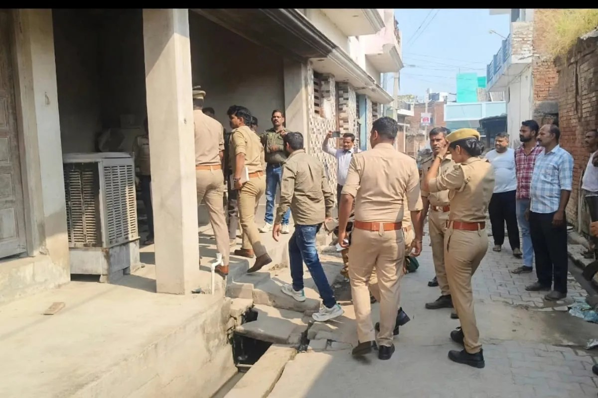 घटनास्थल का जांच करने पहुंची पुलिस, फोटो सोर्स- X वीडियो ग्रैब