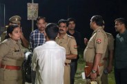 घटनास्थल पर मौजूद क्षेत्राधिकारी , फोटो सोर्स- X वीडियो ग्रैब