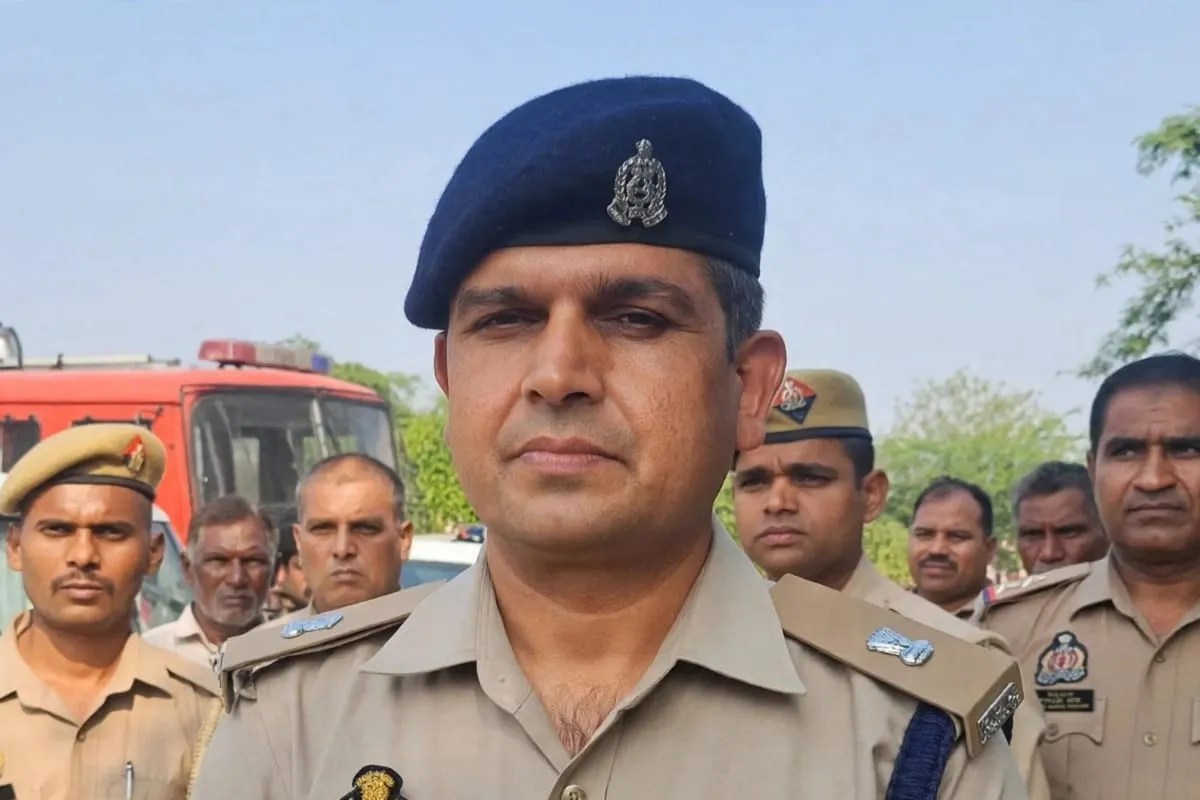 घटना की जानकारी देते अपर पुलिस अधीक्षक, फोटो सोर्स- X वीडियो ग्रैब