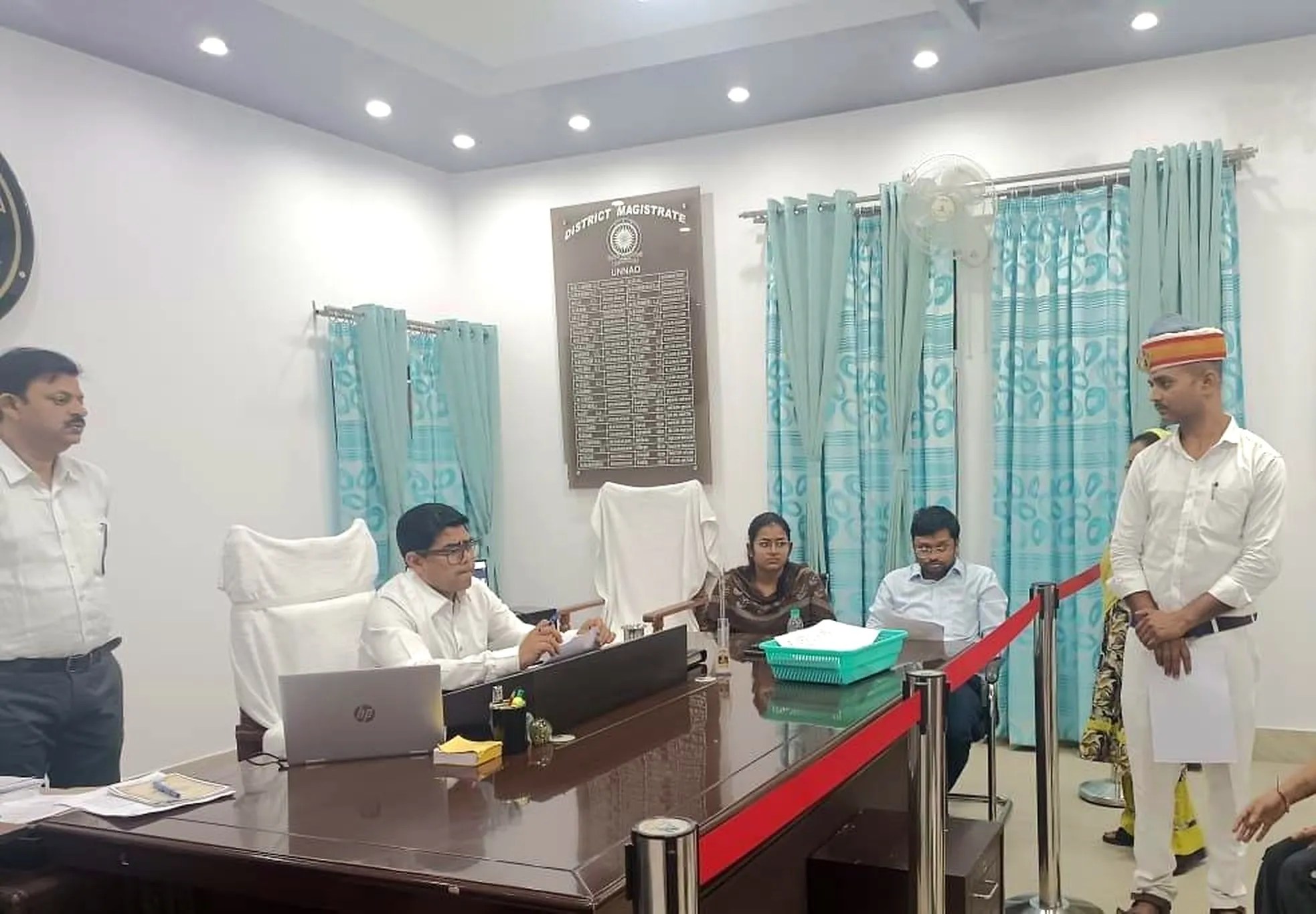 जिलाधिकारी घनश्याम मीना, फोटो सोर्स- उन्नाव सूचना विभाग