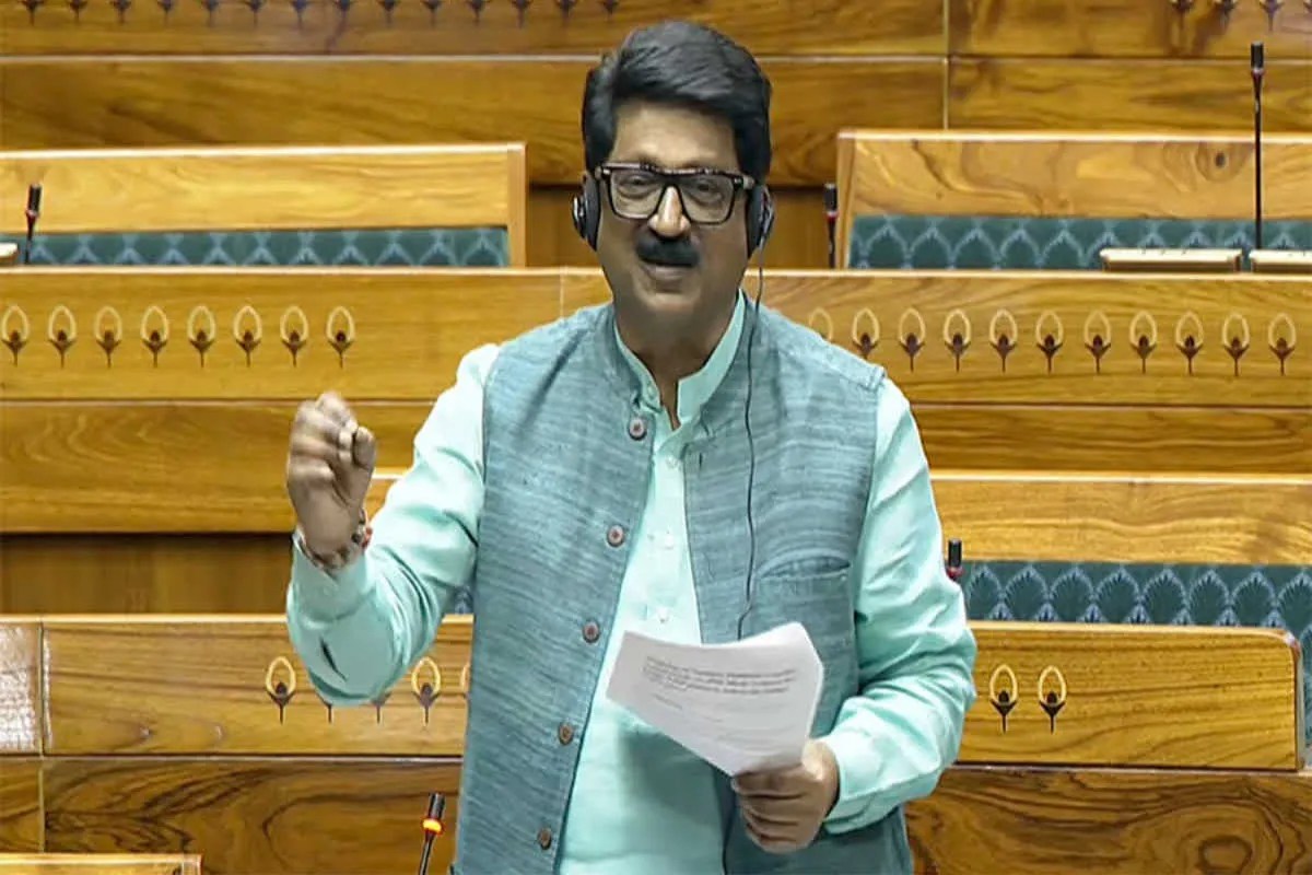 ‘झूठ बोलने में माहिर हैं’, चुनाव आयोग पर भड़के शिवसेना सांसद अरविंद सावंत, मुख्य चुनाव आयुक्त को बताया ‘झूठों का सरदार’