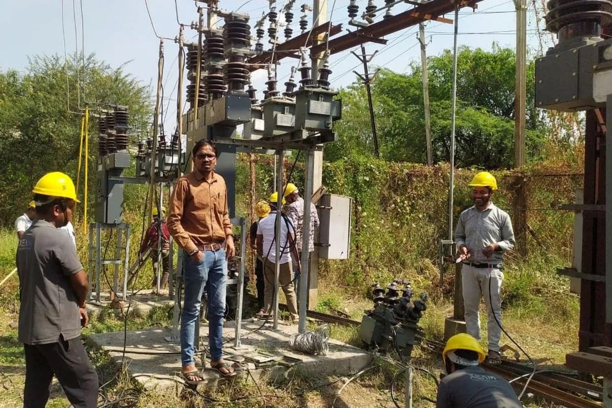 रतलाम के चम्बल उपकेंद्र पर लगी आग, जंपर जले, तार टूटे